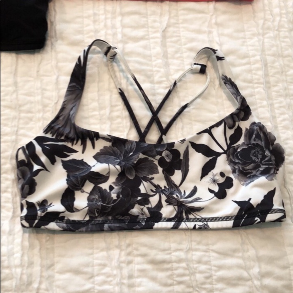 Lululemon free to be bra sz8